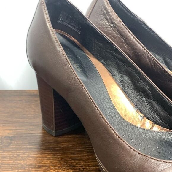 Clark's Artisan Women's Leather Upper Slip On Block Heel Pump Brown Size 9 - Picture 3 of 11